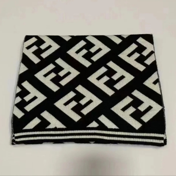 <AUTHENTIC>Fendi Scarf - Picture 2 of 5